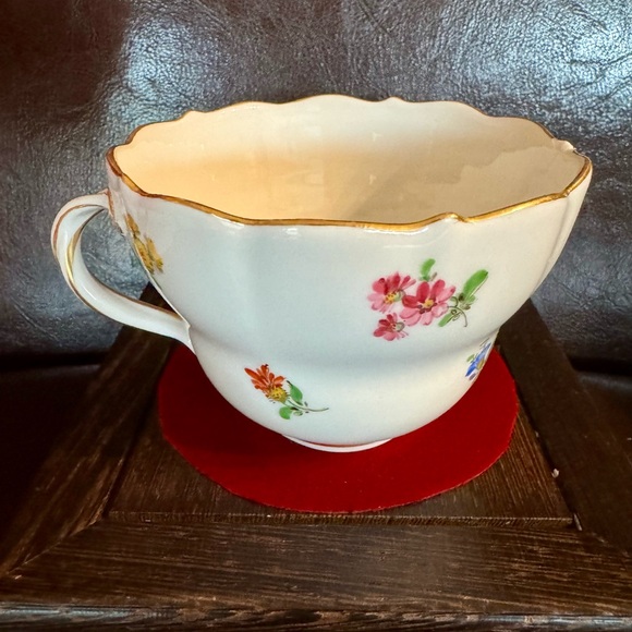 8 Cups, Meissen Blue Crossed Swords Mark - Picture 9 of 11